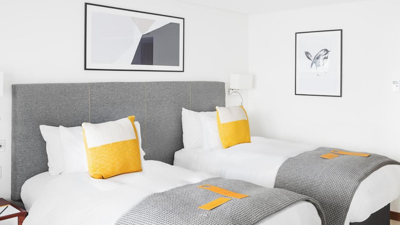Voco Reading Hotel Bagian luar foto