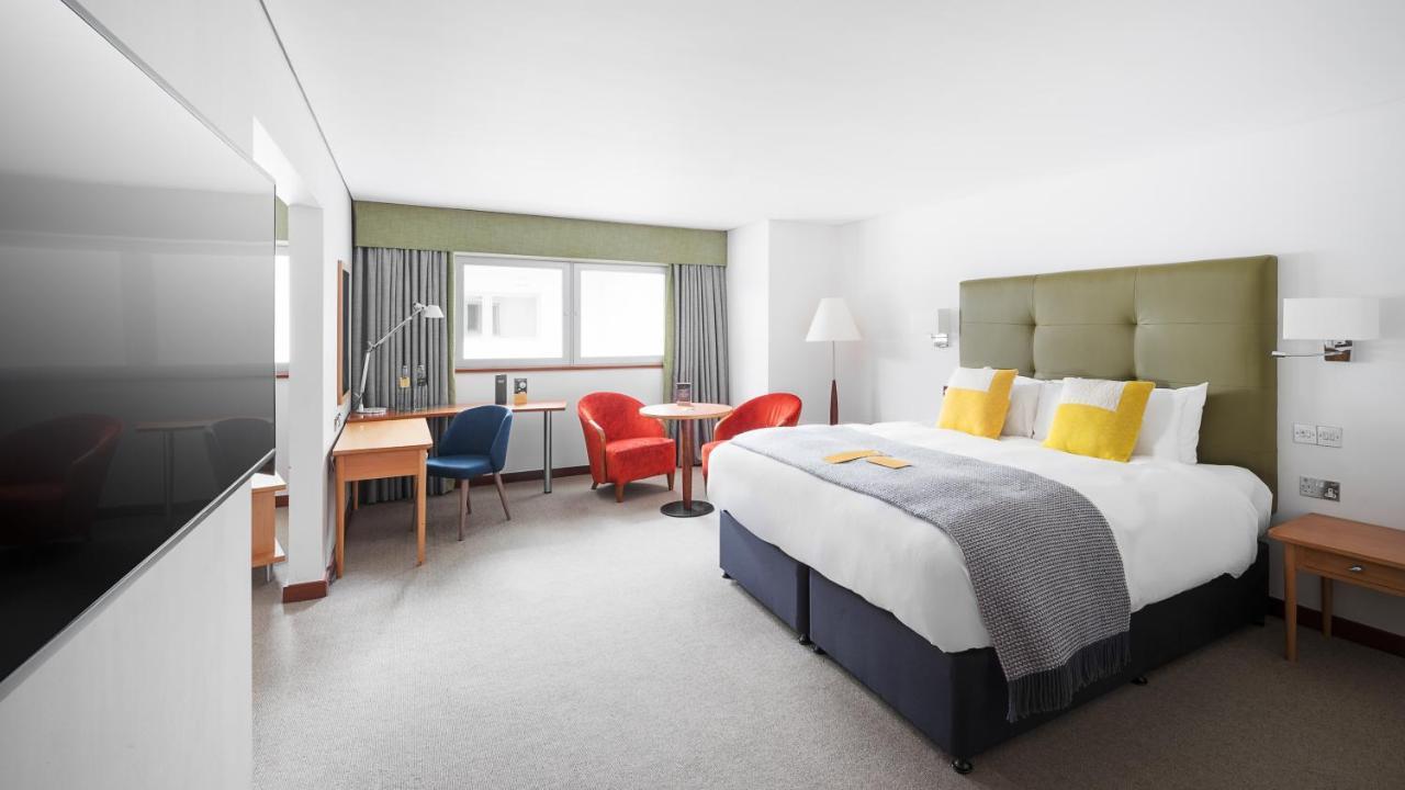 Voco Reading Hotel Bagian luar foto